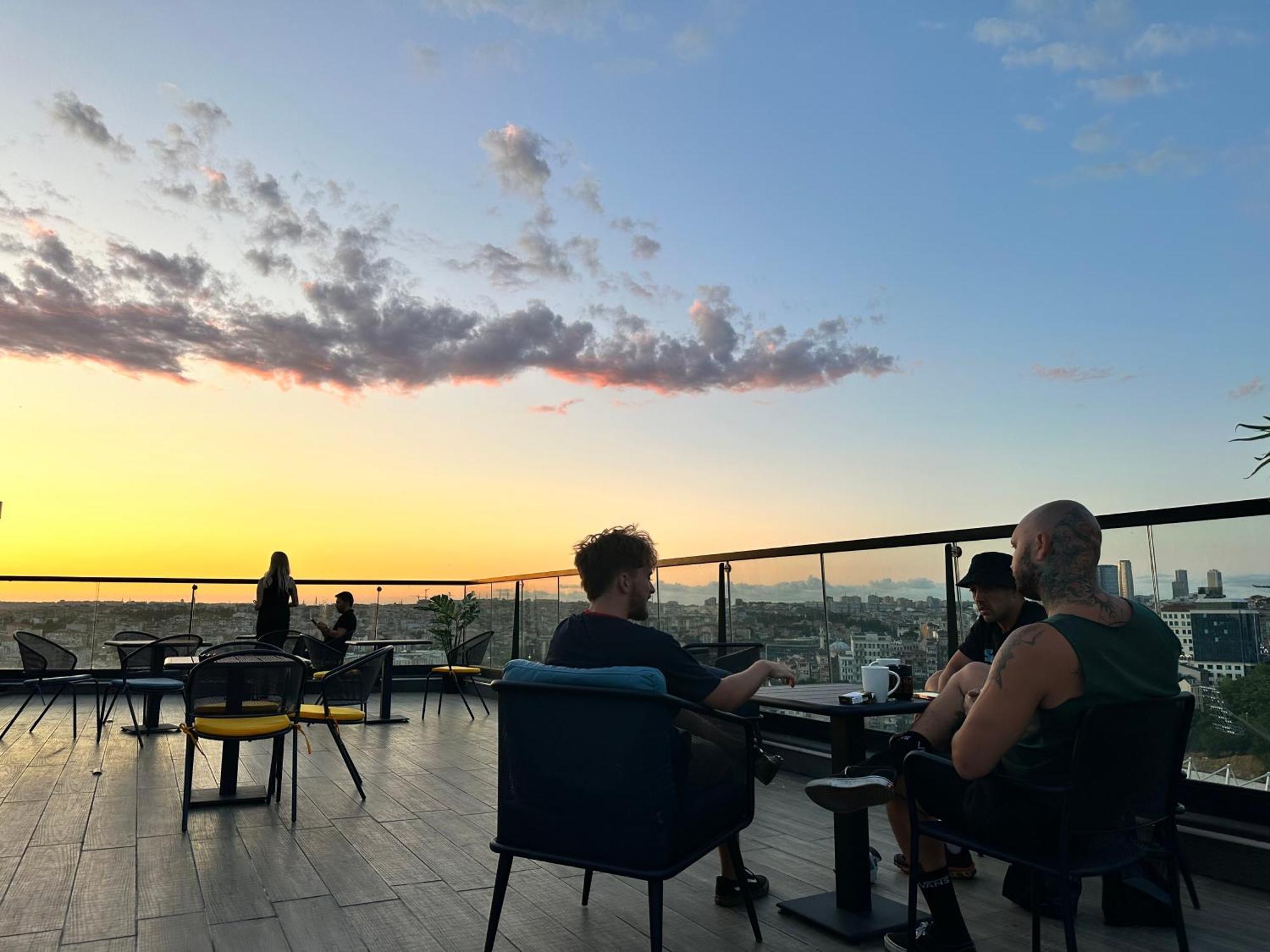 The Central House Istanbul Galata Hostel Екстериор снимка